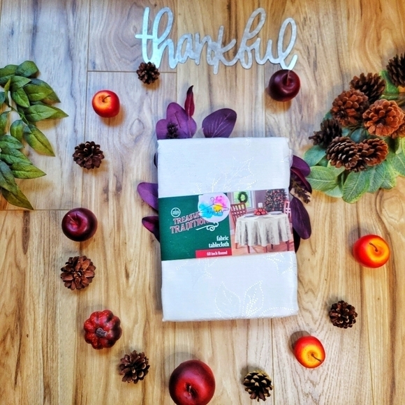 Red or Ivory Poinsettia 60" Round Tablecloths - Picture 2 of 11